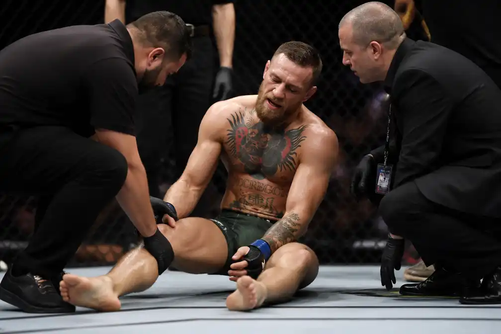 Conor McGregor moet na 69 seconden rentree onder het mes