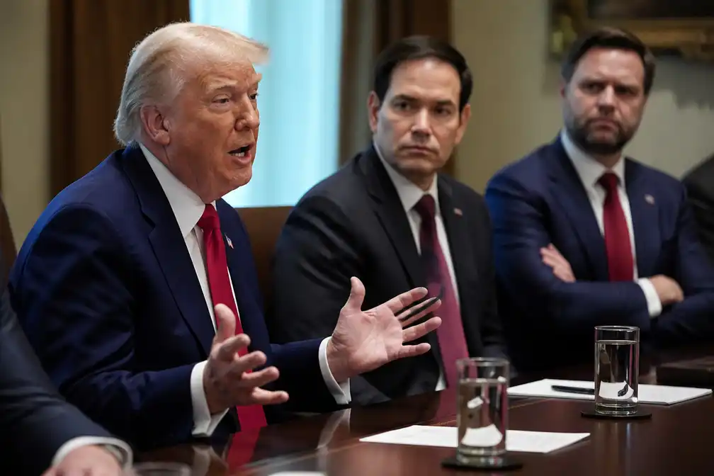 Trump dreigt met tol Straat van Hormuz, in tegenspraak met topmedewerkers