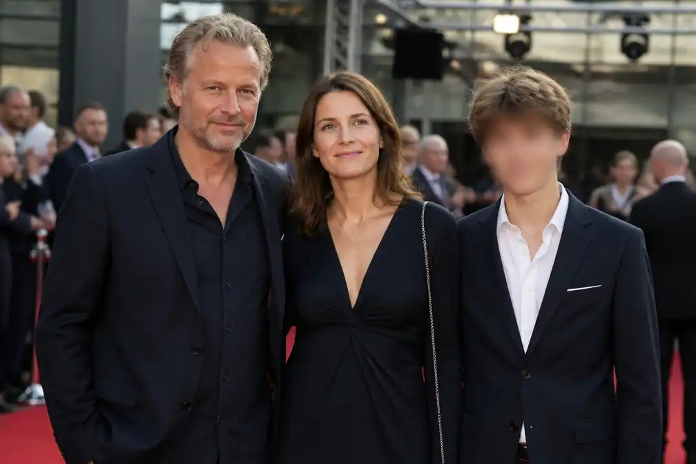 Werner De Smedt stelt nieuwe vriendin Vinciane Vander Haegen voor op rode loper