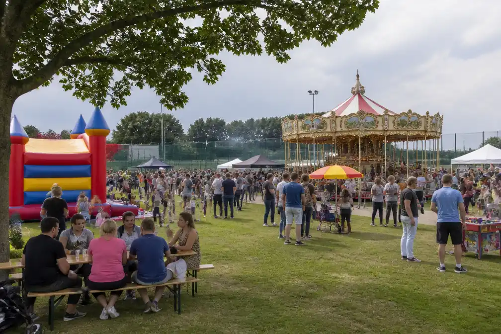 Vakantieland Haarlem brengt vakantiegevoel naar sportveld in Haarlem-Noord
