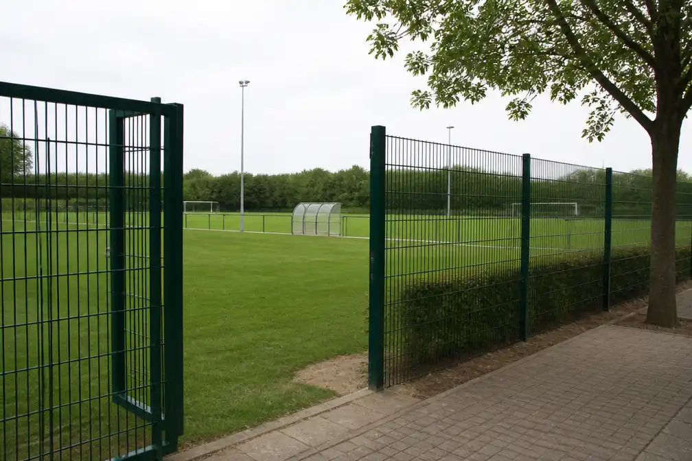 Excelsior Nieuwkerken stelt twee natuurgrasvelden open voor vrije jeugdvoetbal