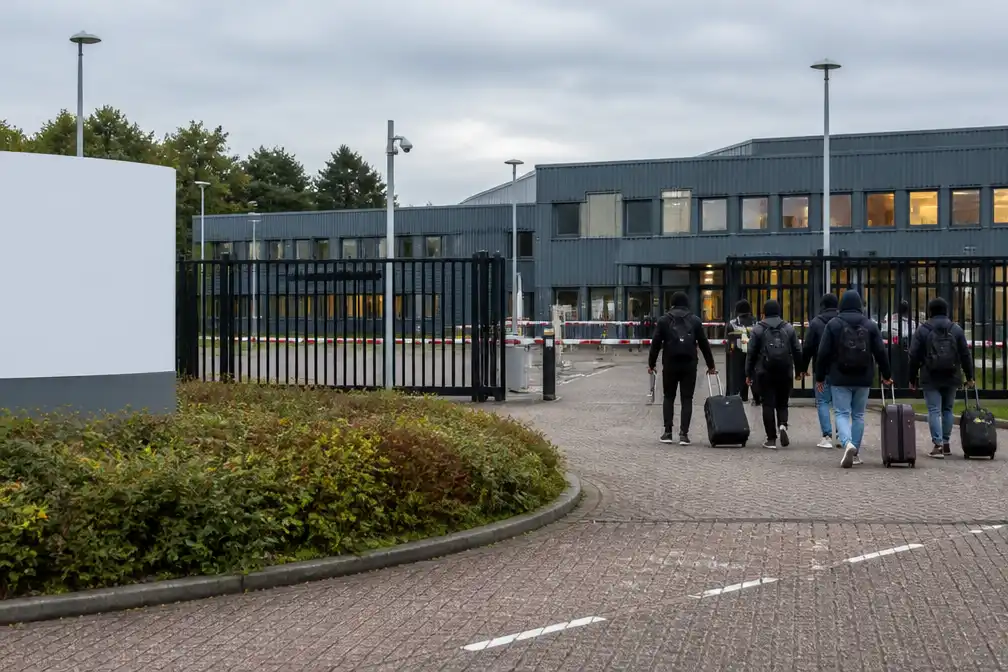 Man (67) mishandeld bij aanmeldcentrum Ter Apel; minister kondigt maatregelen aan
