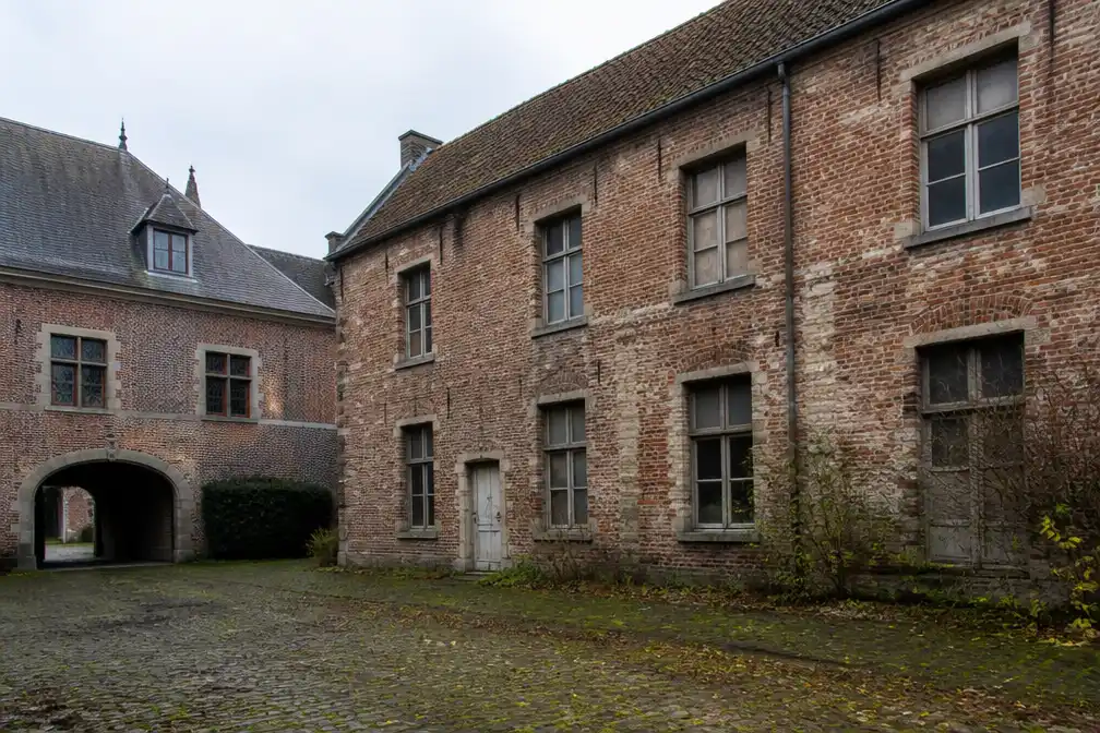 Vlaamse regering trekt 1 miljoen euro uit om Oud Gasthuis in Asse te redden