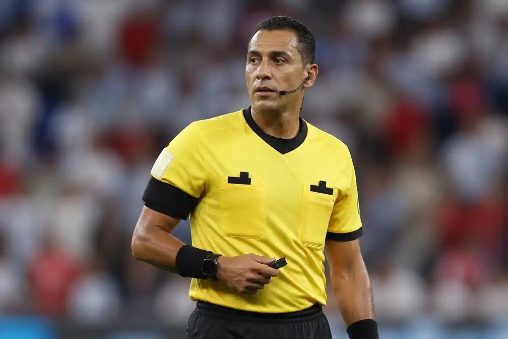 Amerikaanse arbiter Ismail Elfath fluit halve finale WK Engeland-Argentinië