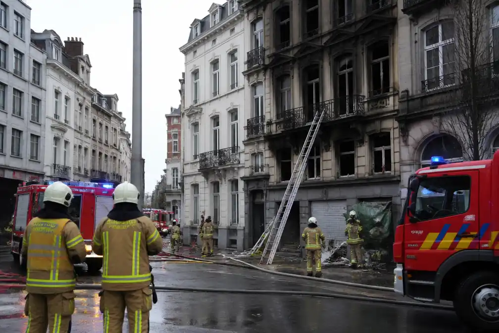 Meerdere doden en zes vermisten bij brand in Brussel centrum