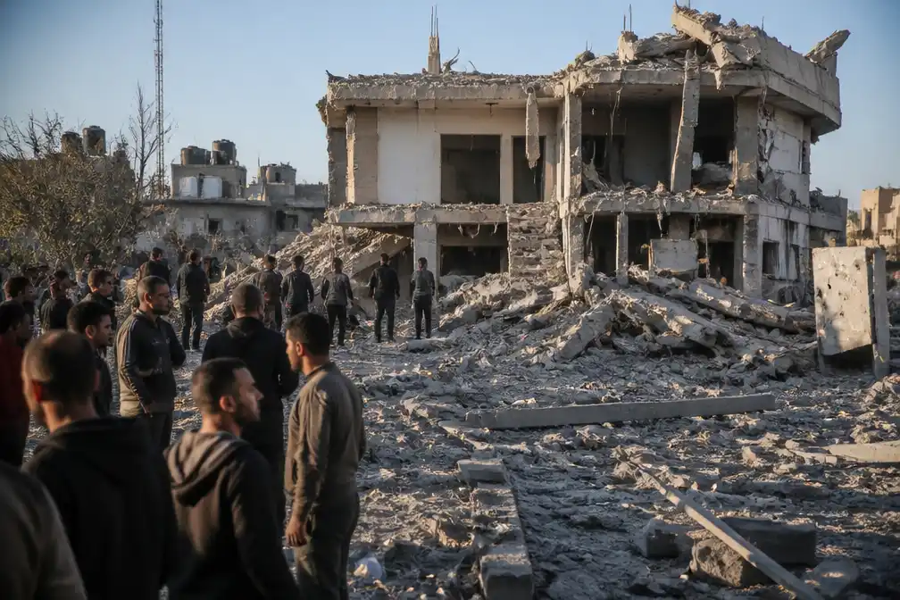Israëlische luchtaanval op politiebureau in Gaza eist acht levens, politiechef onder doden volgens Hamas