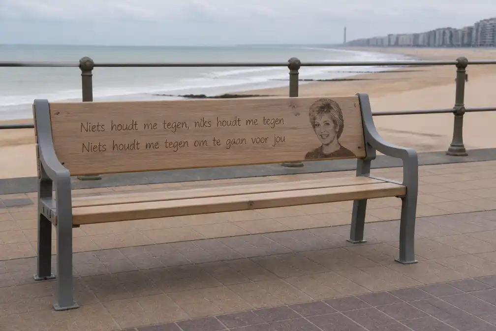 Margriet Hermans geëerd met bankje op zeedijk in Middelkerke