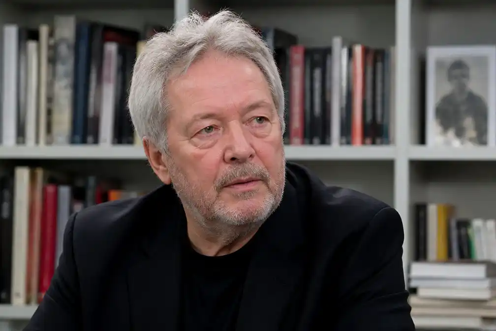 Baantjer-schrijver Peter Römer betreurt dat tv-serie niet op zijn boeken is gebaseerd