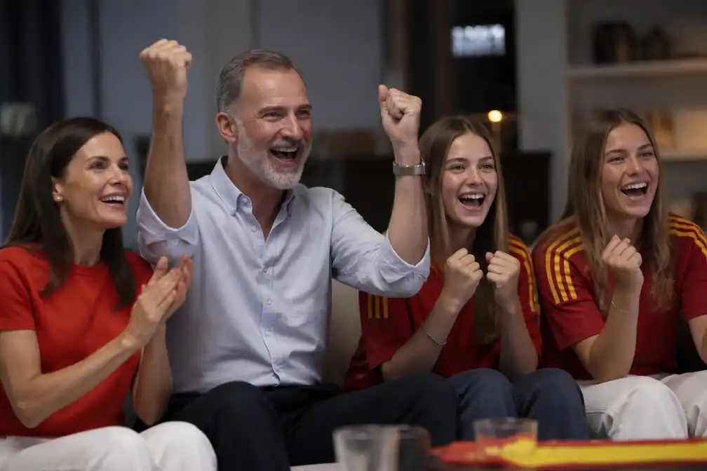 Spaanse koning Felipe VI viert WK-finaleplaats nationaal elftal