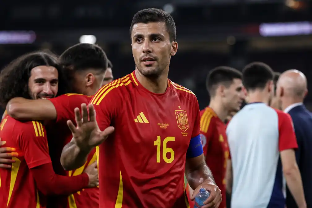 Spanje verslaat Frankrijk met 2-0 in halve finale WK, Rodri roept op tot rust