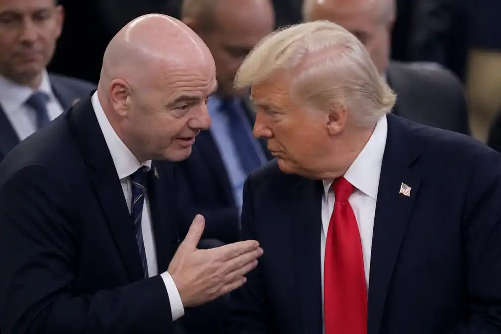 Mensenrechtenorganisatie FairSquare dient IOC-klacht in tegen Infantino om Trump-contacten