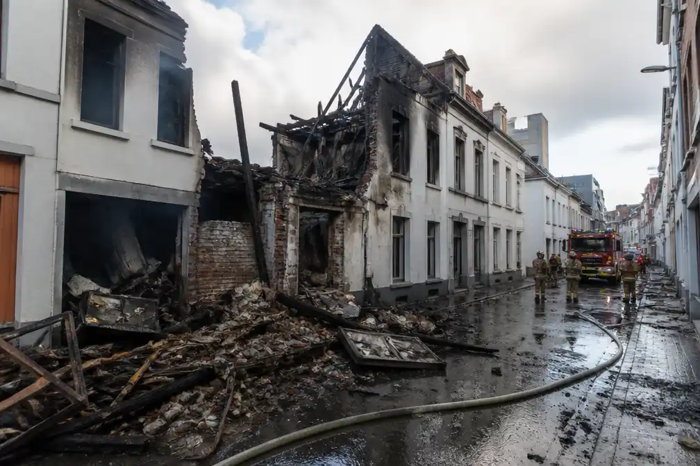 Brand in kraakpand in Gent dwingt evacuatie van 200 hotelgasten af