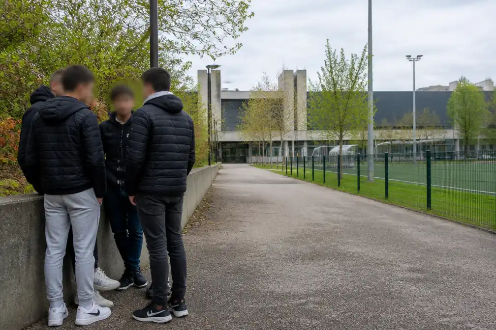 Burgemeester Grimbergen verlengt plaatsverbod voor 2 minderjarigen na herhaalde overlast