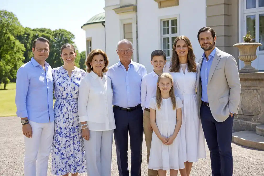 Zweedse koninklijke familie deelt zomerfoto van verjaardag kroonprinses Victoria