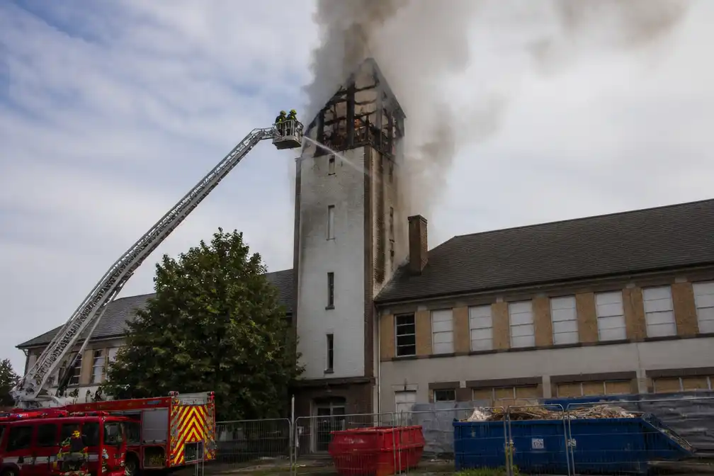 Brand in torentje oude rijkswachtkazerne in Kortrijk