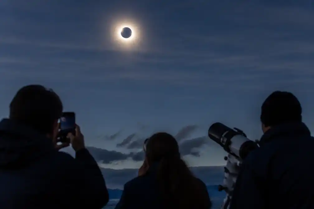Totale zonsverduistering op 12 augustus 2026 helpt wetenschappers zon te bestuderen