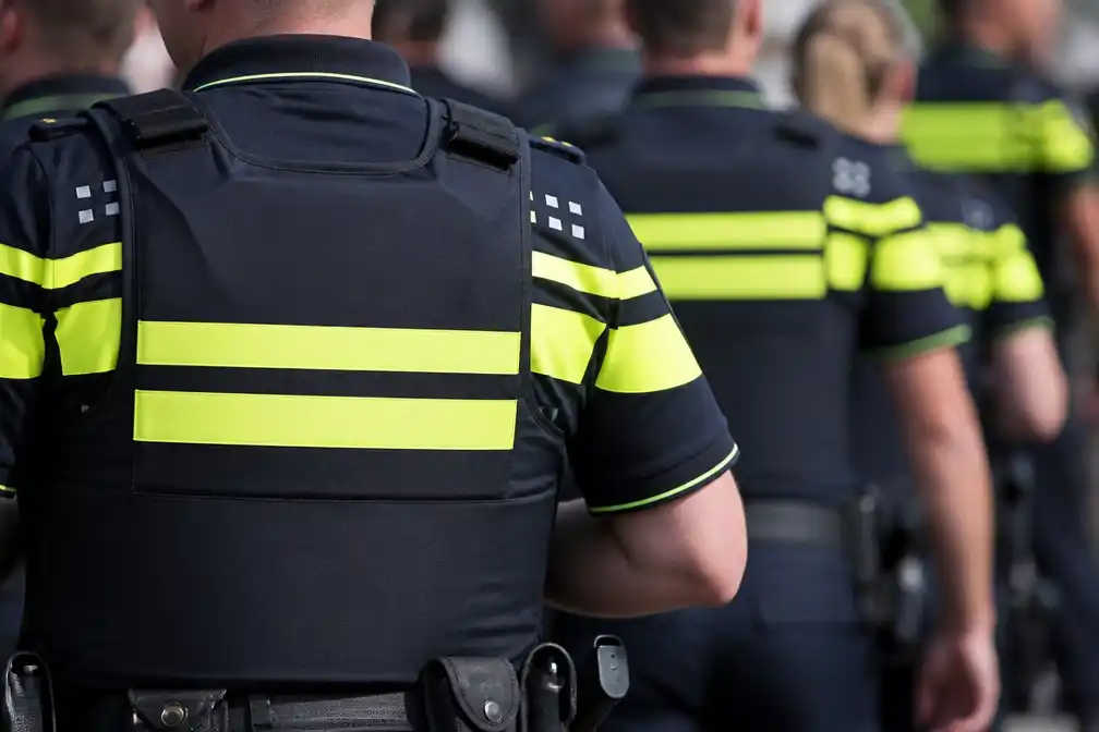 Sioen uit Ardooie maakt kogelwerende vesten voor Nederlandse politie