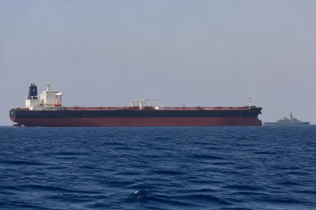 VS vuren op tanker onder Curaçaose vlag op weg naar Iran