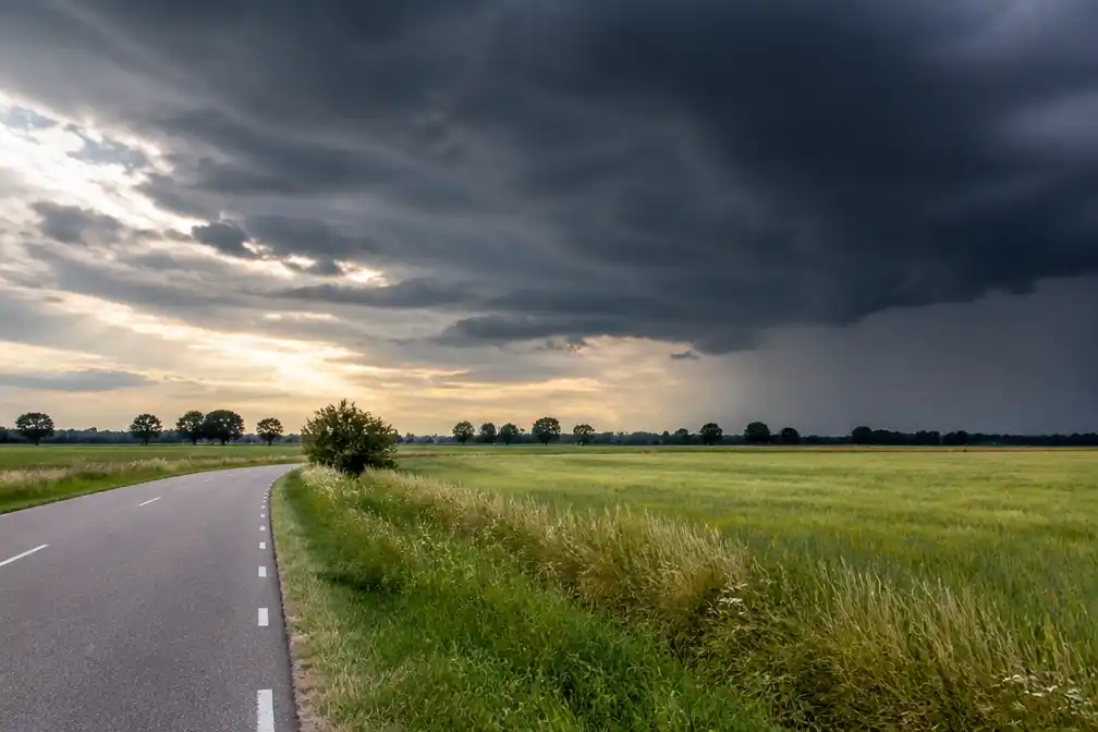 Nederland krijgt nog één zomerse dag met kans op felle onweersbuien