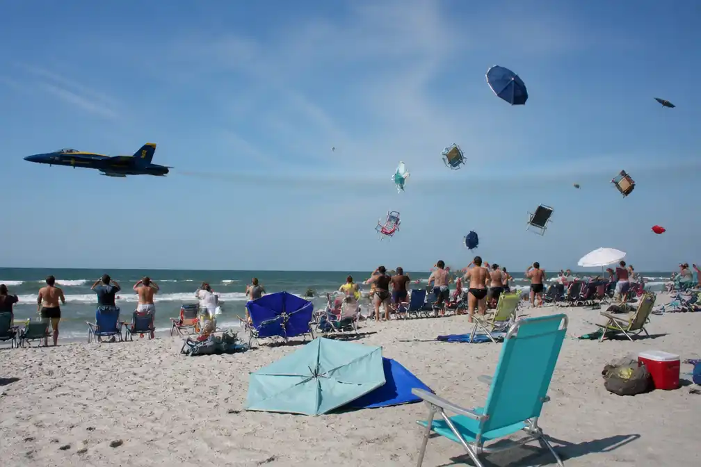 Amerikaanse marine onderzoekt lage fly-over Blue Angels die strandstoelen deed opvliegen