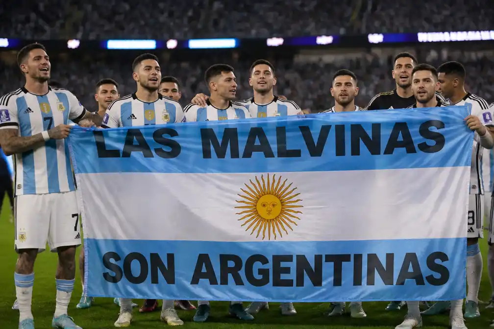 Britse minister eist FIFA-onderzoek naar Falkland-spandoek