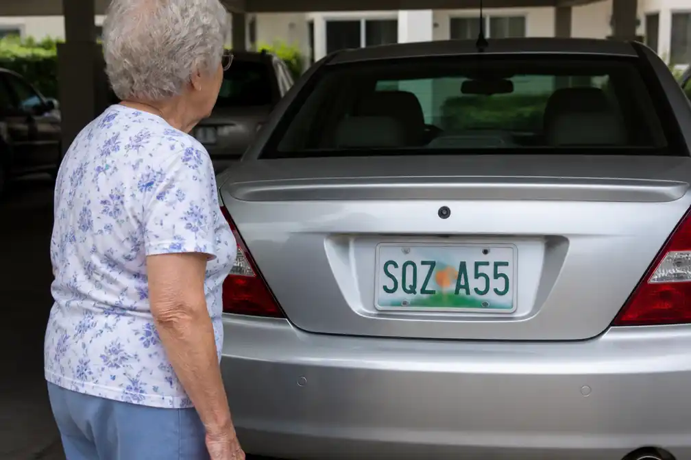 Amerikaanse (76) krijgt per ongeluk pikante nummerplaat 'SQZ A55'