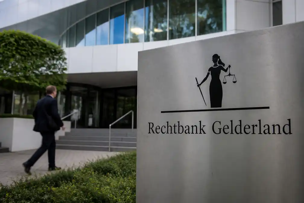 Rechtbank staat lijfsdwang toe voor rijexamenstalker Henrie Kamps