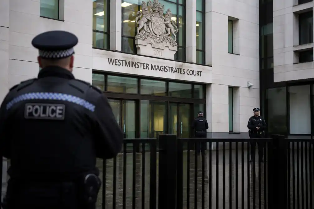 Jongen van 14 ontkent beramen van mesaanval op twee moskeeën in Londen