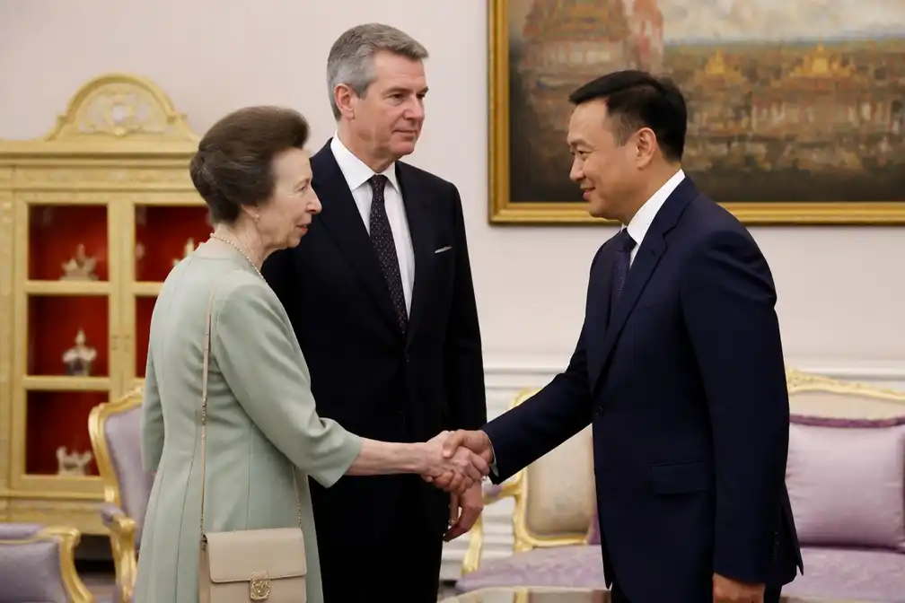Prinses Anne ontmoet Thaise premier in Bangkok