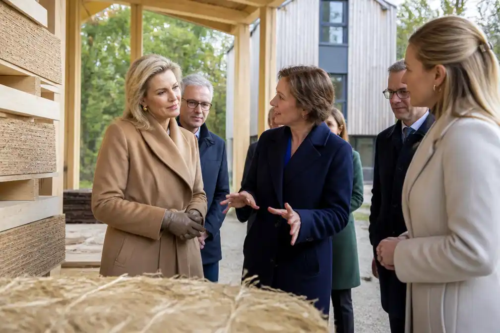 Máxima op werkbezoek in Achterhoek over biobased bouwen