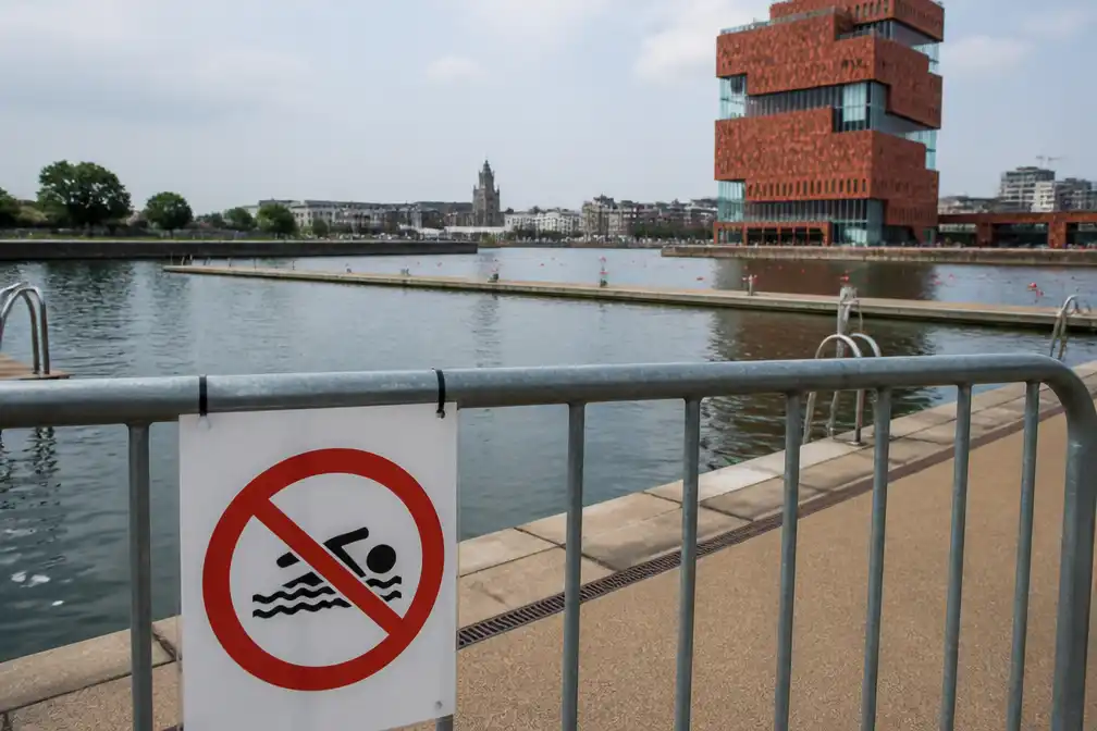 Zwemdok Antwerpen dit weekend dicht door bacteriële verontreiniging