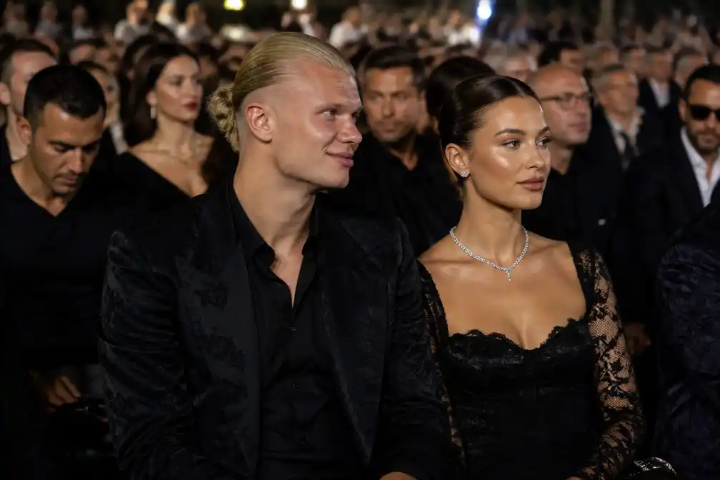 Haaland verschijnt op Dolce & Gabbana modeshow dag na WK-uitschakeling