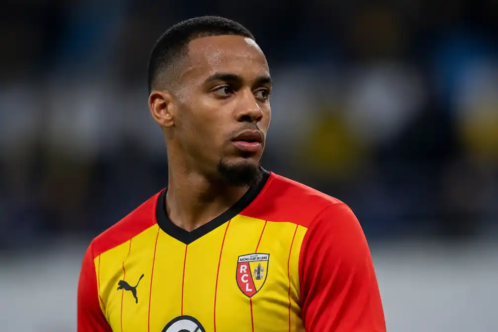 PSV-verdediger Armando Obispo tekent vierjarig contract bij RC Lens