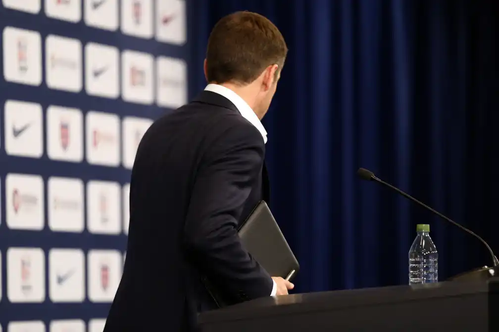Directeur Amerikaanse voetbalbond beëindigt persconferentie na vraag over Trump en Balogun