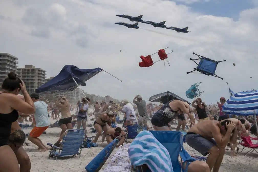 Laagvliegende Blue Angels boven Florida strand leiden tot veiligheidsonderzoek, Hegseth steunt piloten