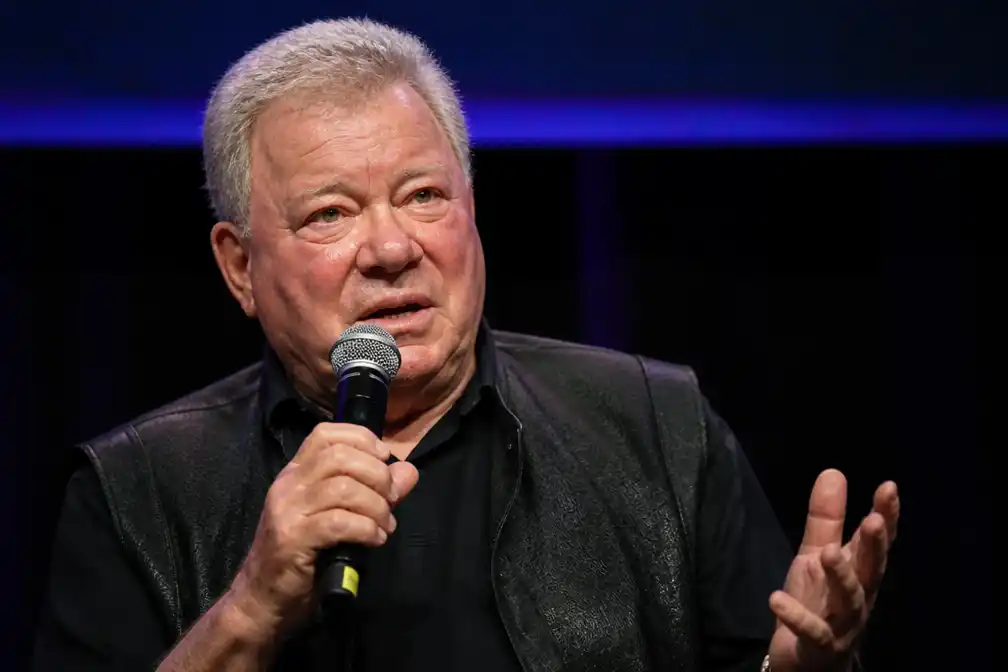 William Shatner (95) treedt met heavymetalband The *uckers op op Riot Fest