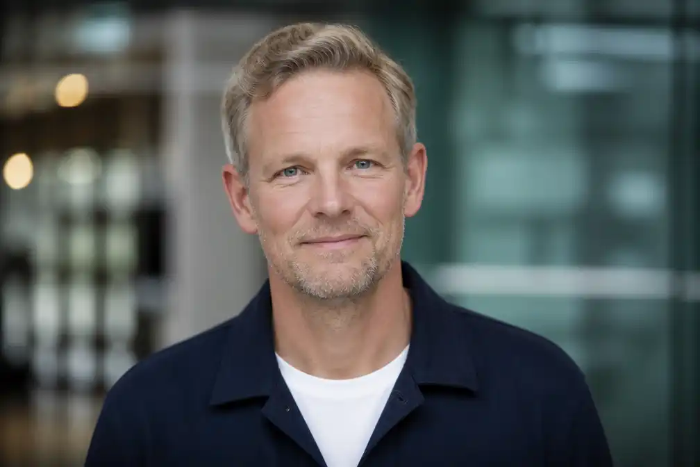 Barry Atsma maakt nieuwe Videoland-serie met werktitel 'Sex en de Vinex'