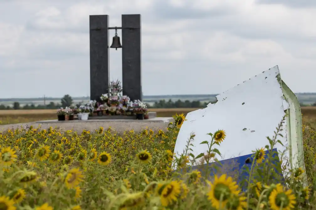 EU roept Rusland op verantwoordelijkheid MH17 te nemen; nabestaanden herdenken