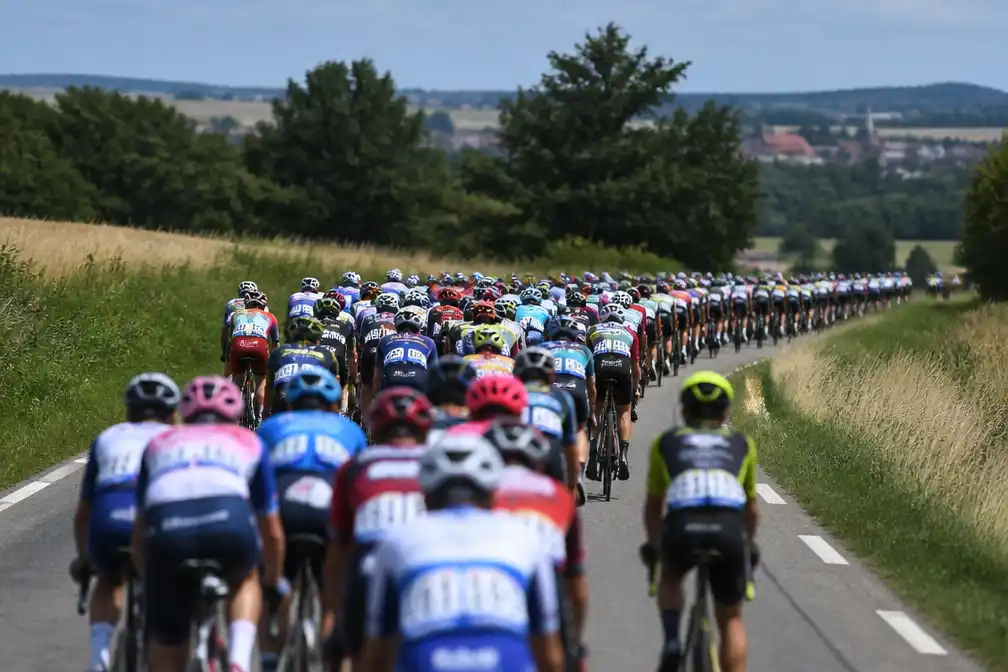 Langste etappe Tour de France 2026 van start in Dole