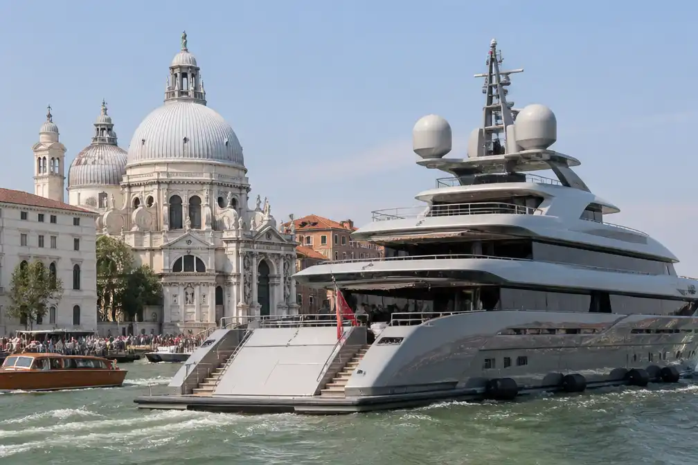 Ambassadeur Fertitta wekt woede in Venetië met superjacht