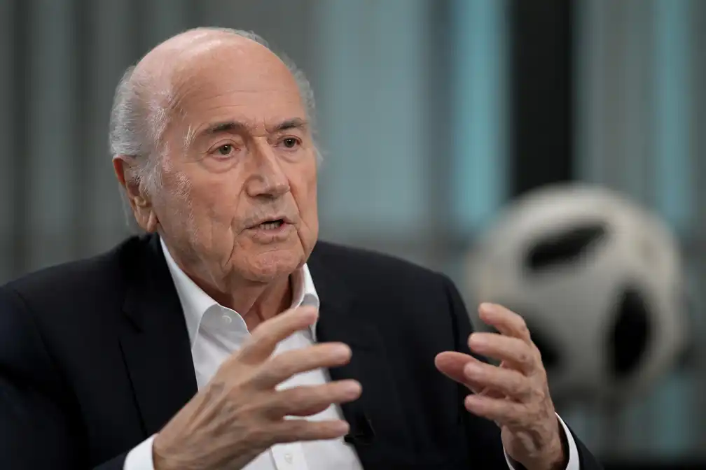 Sepp Blatter bekritiseert 'langste rust ooit' tijdens WK-finale