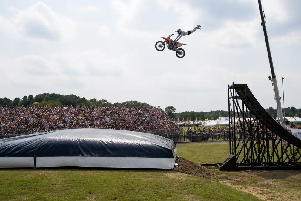 Tweede stuntman gewond na katapultsprong op Zwarte Cross