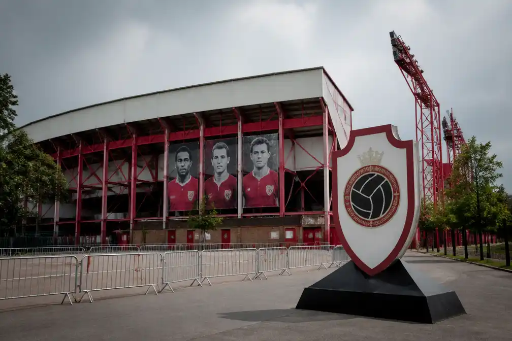 Consortium met Wouter Vandenhaute en Toby Alderweireld neemt Antwerp over