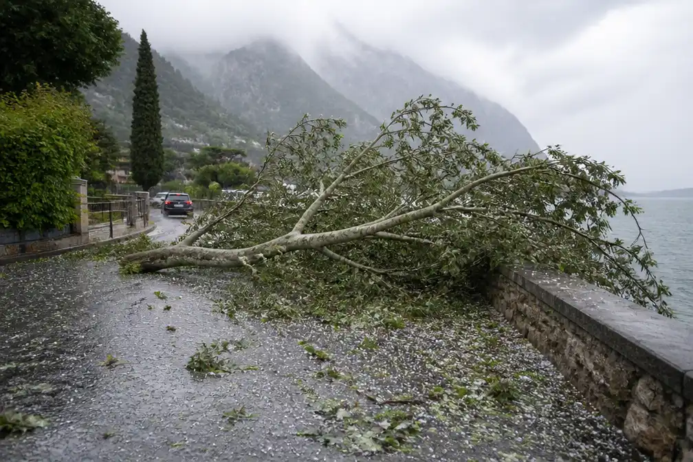 Noodweer treft Gardameer, maar Nederlandse toeristen blijven onverschrokken