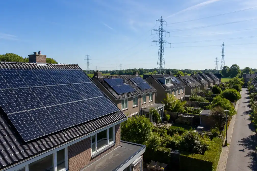 Nederlandse huishoudens krijgen acht uur bijna gratis stroom door zonnestroomoverschot
