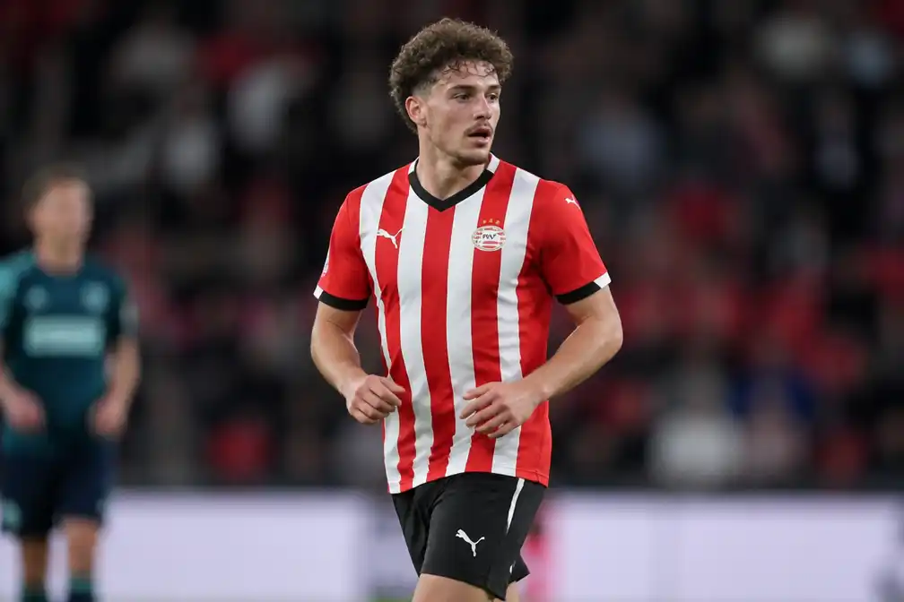 Ruben van Bommel maakt na tien maanden rentree bij PSV na kruisbandblessure