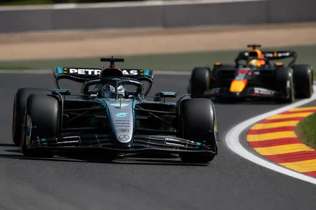 Antonelli pakt dominante pole voor Belgische Grand Prix van Verstappen