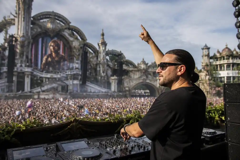 Dimitri Vegas solo op Tomorrowland, broer Like Mike mist door gezondheidsproblemen