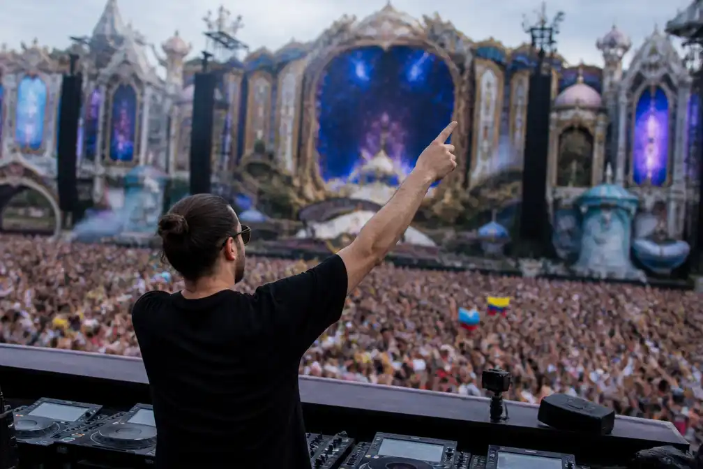 Dimitri Vegas voor het eerst alleen op mainstage Tomorrowland, broer Like Mike rust uit om gezondheid