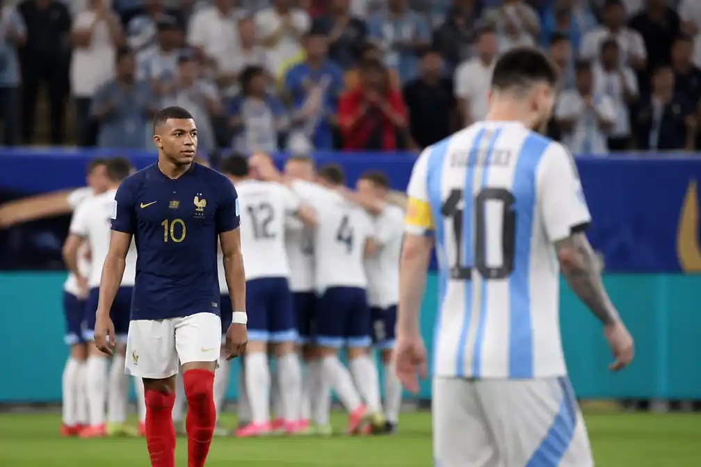 Engeland verslaat Frankrijk met 6-4 en pakt WK-brons in Miami
